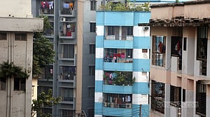 বারান্দার রংয়ে অতিথিপরায়ণতার ছোঁয়া