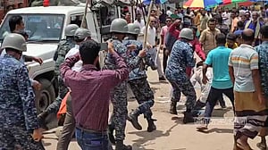 বরগুনায় বিএনপির দুপক্ষে সংঘর্ষ, লাঠিপেটা করে ছত্রভঙ্গ