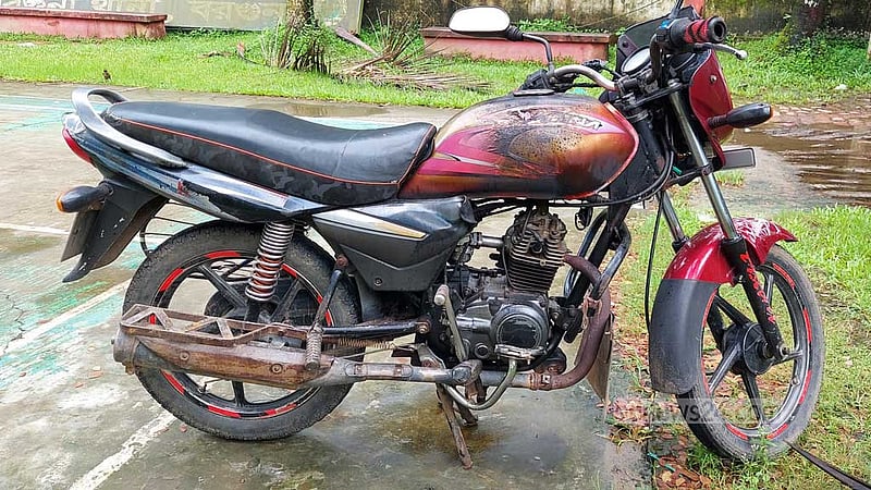 বরগুনায় ট্রাফিক মামলা দেওয়ায় মোটরসাইকেলে আগুন দিলেন চালক
