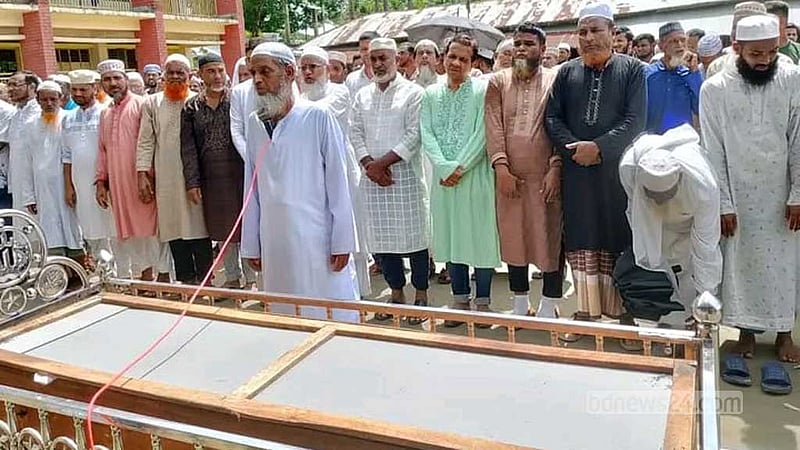 মাইলস্টোন ট্র্যাজেডি: বরিশালে নানার পাশে চিরনিন্দ্রায় সামীর