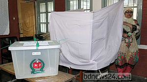ভোটকেন্দ্রে মোবাইল নেওয়া যাবে, ব্যবহার নয় গোপন কক্ষে