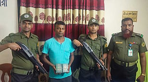বেনাপোলে ২০টি বাংলাদেশি পাসপোর্টসহ ভারতীয় ট্রাকচালক আটক