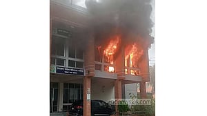 বরগুনায় নির্বাচন অফিসে অগ্নিকাণ্ড, পুড়েছে নথিপত্র-ব্যালট বাক্স