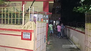 দুপুর গড়িয়ে রাতেও শয্যায় শিক্ষক, পুলিশ গিয়ে দেখল মৃত