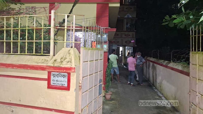 দুপুর গড়িয়ে রাতেও শয্যায় শিক্ষক, পুলিশ গিয়ে দেখল মৃত