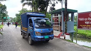 ত্রিপুরায় ৩০০ কেজি হাড়িভাঙা আম উপহার পাঠালেন প্রধান উপদেষ্টা