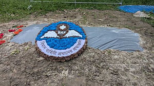 মাইলস্টোনের শিক্ষক মাসুকার কবরে বিমানবাহিনীর শ্রদ্ধা