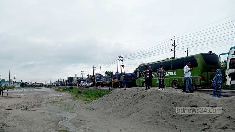 ব্রাহ্মণবাড়িয়ার ঢাকা-সিলেট মহাসড়কে প্রায় ১৫ কিলোমিটার যানজট