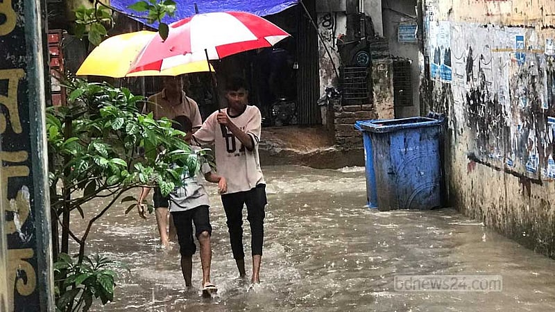 বৃষ্টি-জলাবদ্ধতায় নাকাল চট্টগ্রামবাসী