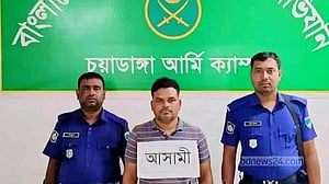 চুয়াডাঙ্গায় বিদেশি পিস্তল-গুলিসহ আটক ১