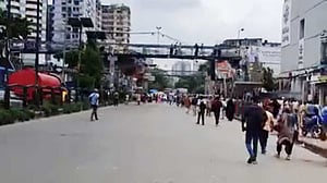 শিক্ষা উপদেষ্টার পদত্যাগের দাবি: দুই ঘণ্টা পর সায়েন্স ল্যাবরেটরি মোড় ছেড়েছেন শিক্ষার্থীরা