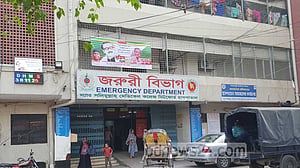 মিটফোর্ডে হাসপাতালের সামনে ব্যবসায়ীকে মাথা থেঁতলে হত্যা