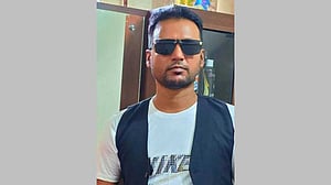 গৌরীপুর বাসস্ট্যান্ডে ২৩ মামলার আসামিকে কুপিয়ে হত্যা