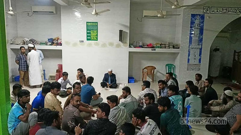 কুমিল্লায় পদত্যাগের দাবিতে অবরুদ্ধ অধ্যক্ষ, উদ্ধার করল পুলিশ