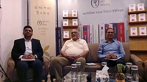‘পাঠককুলের’ একটা  অংশ ‘উগ্র ও আগ্রাসী’ হয়ে উঠেছে: দেবপ্রিয়