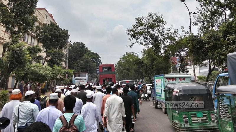 জামায়াতের সমাবেশ: সড়কে গণপরিবহন কম, অটোরিকশার দাপট