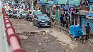 দোলাইপাড়-যাত্রাবাড়ী সড়ক বেহাল