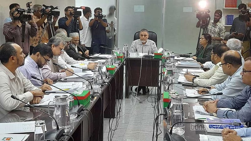 সংস্কার: আরপিও, নির্বাচন কর্মকর্তা আইন সংশোধনসহ এক গুচ্ছ সুপারিশ নিয়ে বৈঠকে ইসি