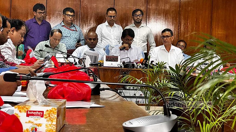 এসএসসির ফলে ধস: ‘যার যা নম্বর প্রাপ্য হয়, তাই দিতে বলেছি’