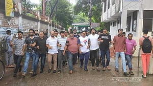 এ কে আজাদের বাসায় গিয়ে হুমকি-ধামকি: বিএনপি নেতাদের নামে অভিযোগ