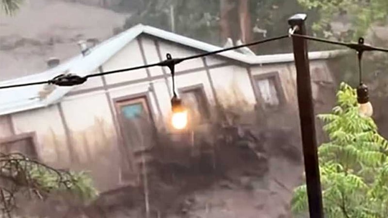 নিউ মেক্সিকোয় আকস্মিক বন্যায় বাড়ি ও গাড়িতে আটকা বহু মানুষ