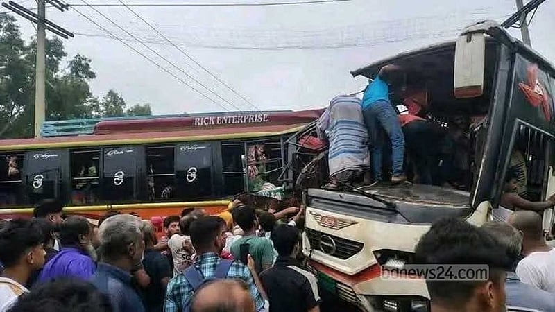 ফরিদপুরে দুই বাসের সংঘর্ষে নিহত ৩