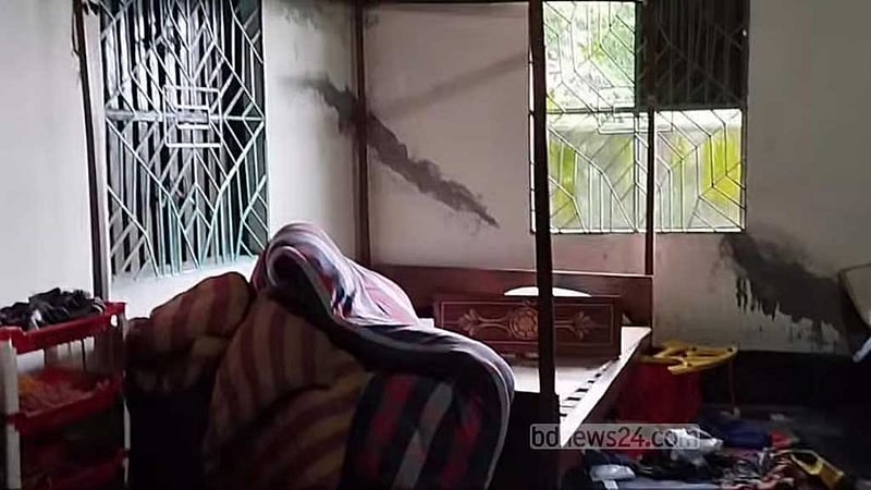 গাইবান্ধায় শিক্ষকের বাড়িতে ‘ডাকাতি’, ১৫ ভরি স্বর্ণালংকার ‘লুট’