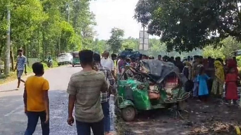 গাজীপুরে কভার্ড ভ্যান-অটোরিকশা সংঘর্ষ, বাবা-মা-ছেলেসহ নিহত ৫
