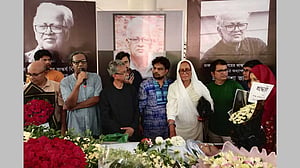 চারুকলায় অশ্রুজলে হামিদুজ্জামান খানের শেষ বিদায়