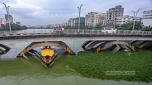 হাতিরঝিলে বেড়েছে পানি-আগাছা, ওয়াটার ট্যাক্সি চলাচলে বিঘ্ন