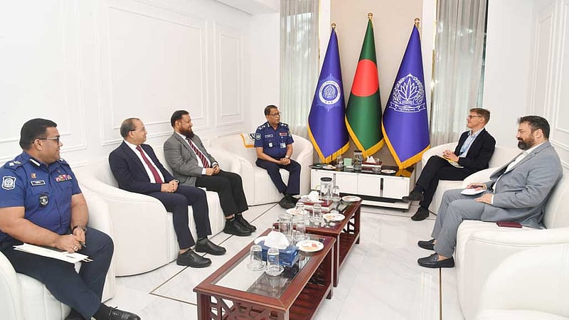 আইজিপির সঙ্গে জাতিসংঘ মানবাধিকার পরিষদের বিশেষ দূতের সাক্ষাৎ