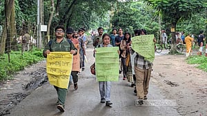 গঙ্গাচড়ায় হিন্দুদের বাড়িঘরে হামলার প্রতিবাদে জাহাঙ্গীরনগরে বিক্ষোভ