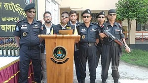 শেরপুরে ২৬০ বোতল ভারতীয় মদসহ পিকআপ জব্দ