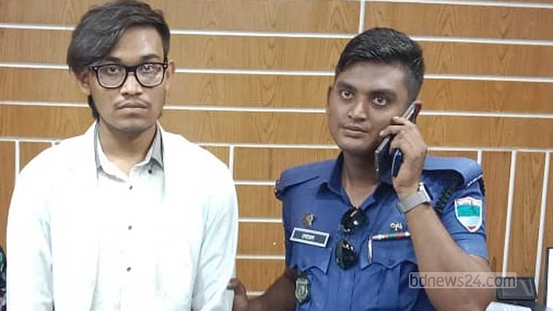 যশোর হাসপাতালে চিকিৎসক পরিচয়ে প্রতারণার অভিযোগ, যুবক আটক
