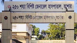 যশোরে ‘দাহ্য পদার্থ’ নিক্ষেপে শিশু-নারীসহ ৩ জন আহত