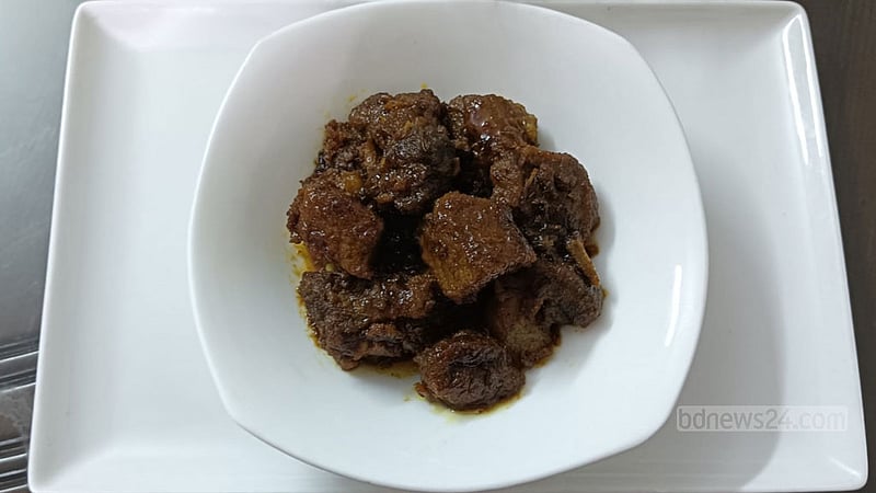 মাংসের কালাভুনায় উদরপূর্তি