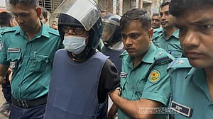 পুলিশকে ধমক সাবেক মন্ত্রী কামরুলের