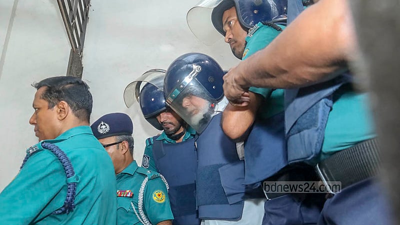 কাঠগড়ায় সাবেক প্রধান বিচারপতি খায়রুল হকের ২০ মিনিট