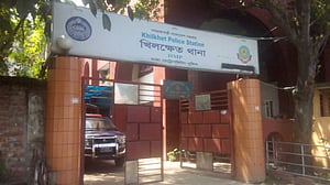 খিলক্ষেতে কভার্ড ভ্যান চাপায় ২ পরিচ্ছন্নতাকর্মী নিহত
