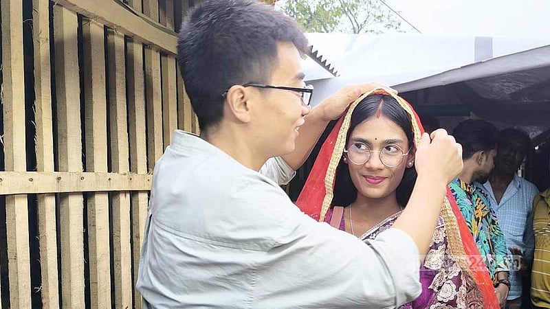 খুলনায় চীনা যুবকের বিয়ে: পরিচয় ফেইসবুকে, গুগল ট্রান্সলেটর দিয়ে প্রেম
