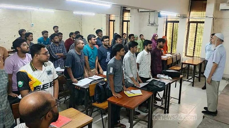 সাড়ে পাঁচ মাস পর শ্রেণিকক্ষে ফিরলেন কুয়েট শিক্ষার্থীরা