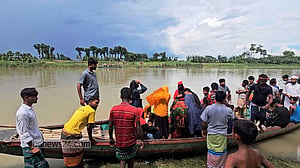 ব্রহ্মপুত্রে নৌকাডুবি: নিখোঁজ দুই শিক্ষার্থীর মরদেহ ২২ ঘণ্টা পর উদ্ধার