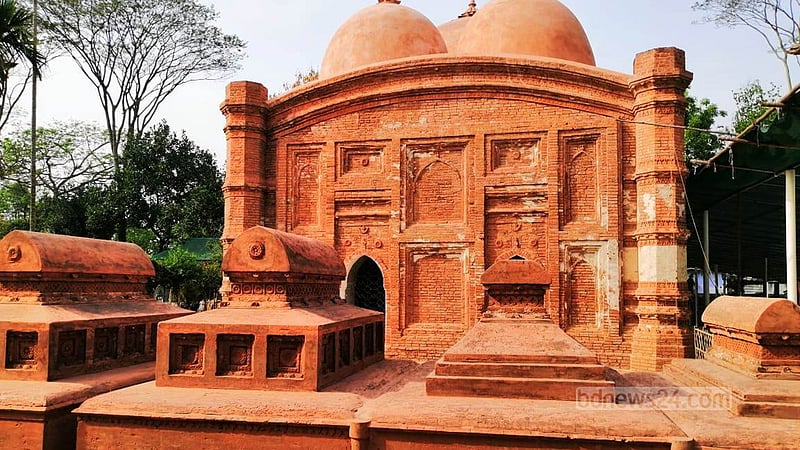 কিশোরগঞ্জে কুতুব শাহ মসজিদের দানবাক্স লুট