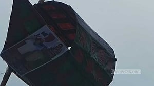 রাতের আঁধারে ঝুলালেন নৌকা, সকালে গ্রেপ্তার আওয়ামী লীগ কর্মী