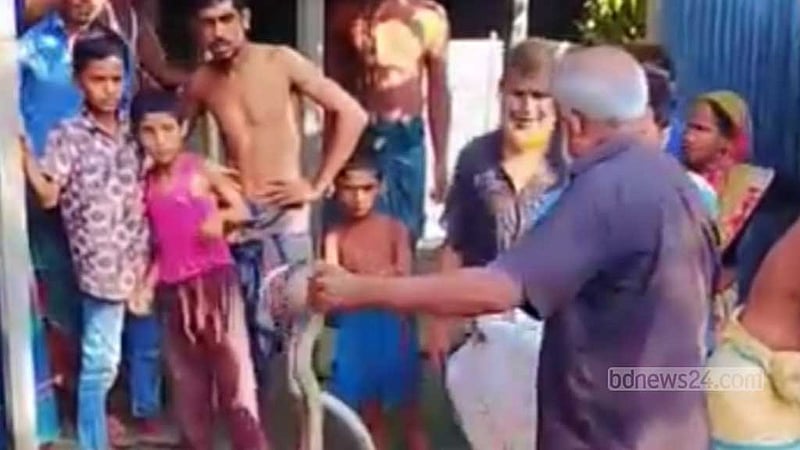 কুড়িগ্রামে সাপ ধরতে গিয়ে সাপুড়ের মৃত্যু