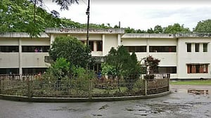 সাপুড়ের প্রাণ নেওয়া সাপকে কাঁচাই খেয়ে ফেললেন আরেক সাপুড়ে