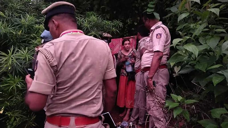 ভারতের গুহায় খুঁজে পাওয়া রুশ নারী ও দুই শিশুকে ঘিরে রহস্য