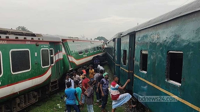 লালমনিরহাটে ২ ট্রেনের সংঘর্ষে তদন্ত কমিটি, চারটির যাত্রা বাতিল