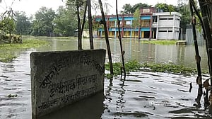 বিপৎসীমার নিচে তিস্তা, এখনো পানিবন্দি লালমনিরহাটের ৫ হাজার পরিবার