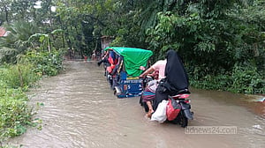 লক্ষ্মীপুরে জোয়ারের পানিতে হাজারো মানুষের দুর্ভোগ